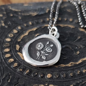Daisy - Floral Wax Seal Pendant Necklace - Innocence and Beauty - Summer Flower, Sterling Silver 465