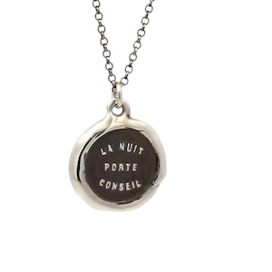 The Night Brings Counsel – Silver Wax Seal Pendant, French Motto Jewelry, Insight and Reflection Charm, Antique Style Necklace