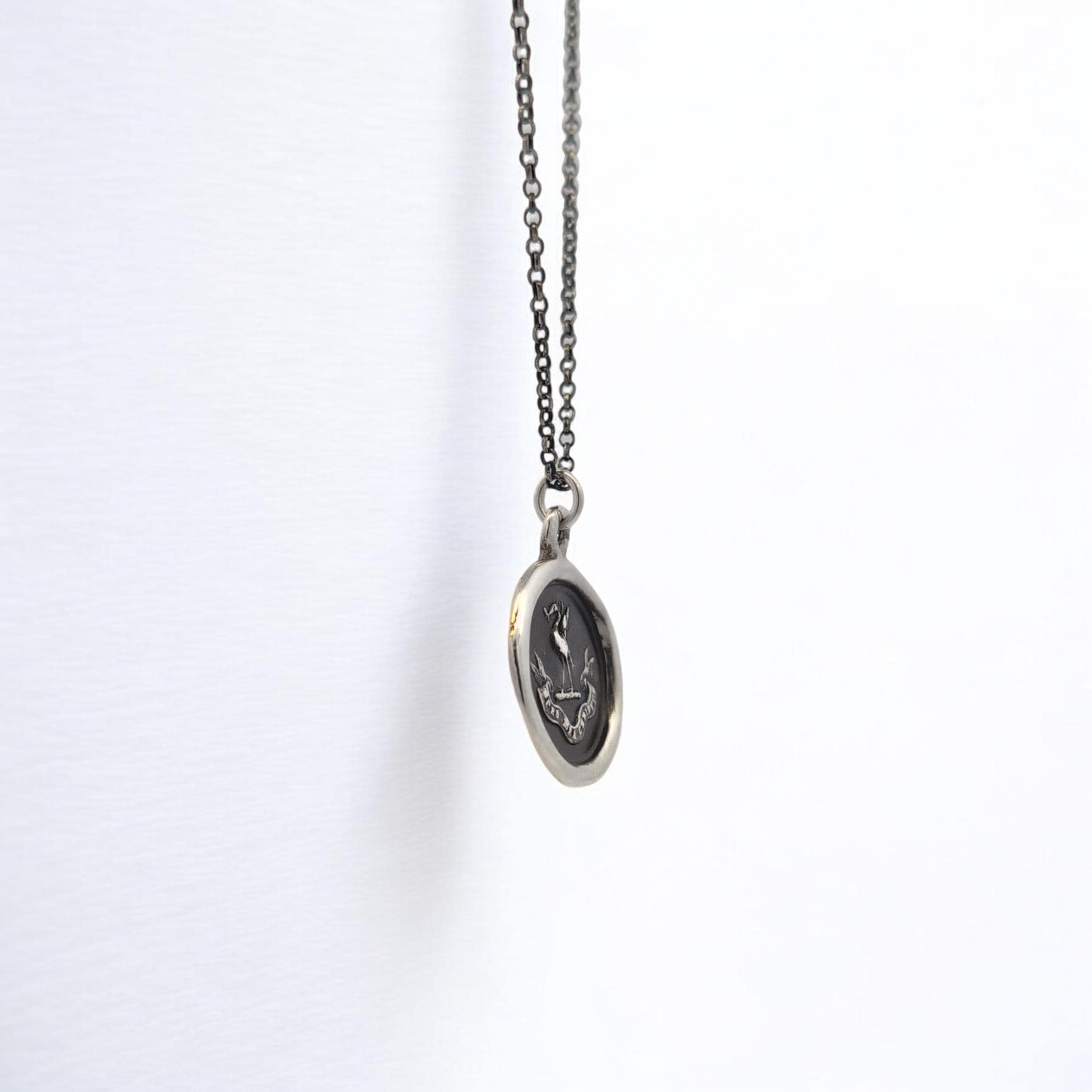 Pendentif Ancien Argent Massif 925 – Cigogne Apportant Un Enfant – Bijou De Collection