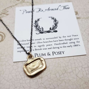 "Gold ""Peace Be around Thee"" Wachssiegel Anhänger - Olivenzweig Halskette aus Gold Vermeil - 407G."