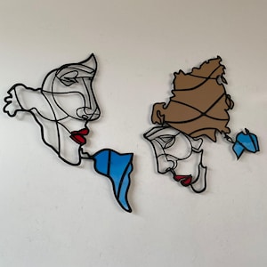 Mapa del mundo de metal con caras coloridas, arte de pared con mapa del mundo de metal, regalo para parejas, mapa del mundo, regalo de inauguración de la casa, colgante de pared