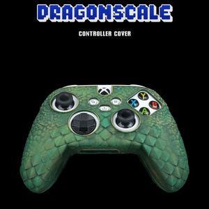 以下が含まれることがあります： 緑と黒の Xbox コントローラーカバーで、ドラゴン スケール デザインが施されています。カバーには、白い文字で「DragonScale」と「Controller Cover」と書いてあります。