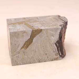 119g ムオニオナルスタ鉄隕石標本: 天然ウェステンデン パターン