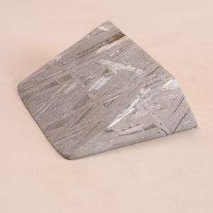 95g Muonionalusta Iron Meteorite Specimen M Iron Meteorite Natural Meteorite Material Specimen KC1568