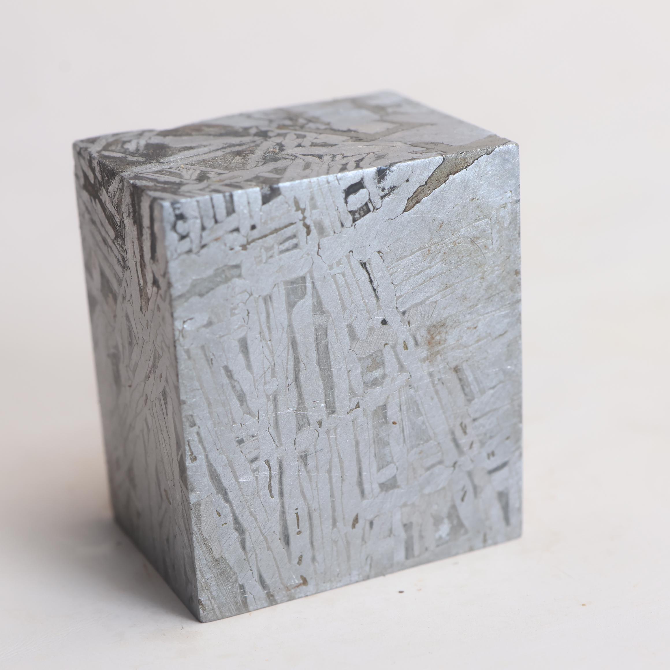 119g ムオニオナルスタ鉄隕石標本: 天然ウェステンデン パターン