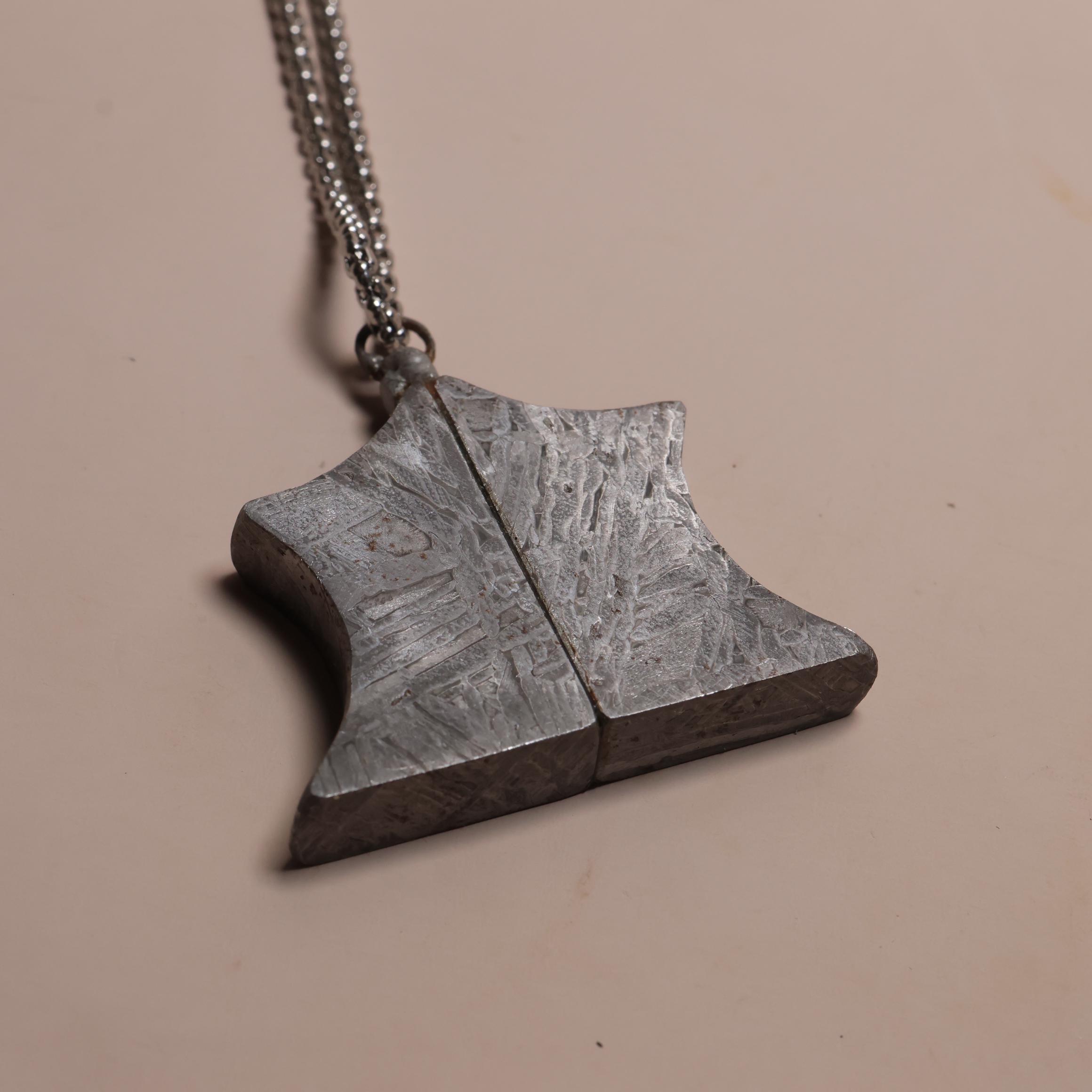 33g 鉄隕石彫刻ペンダント：天然長方形ネックレス KC1185 - Etsy 日本