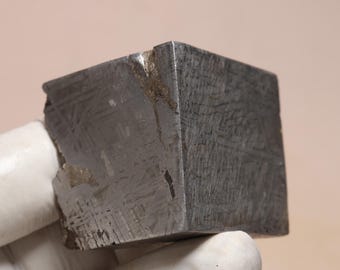 190g ムオニオナルスタ鉄隕石標本: 天然ウェステンデン パターン