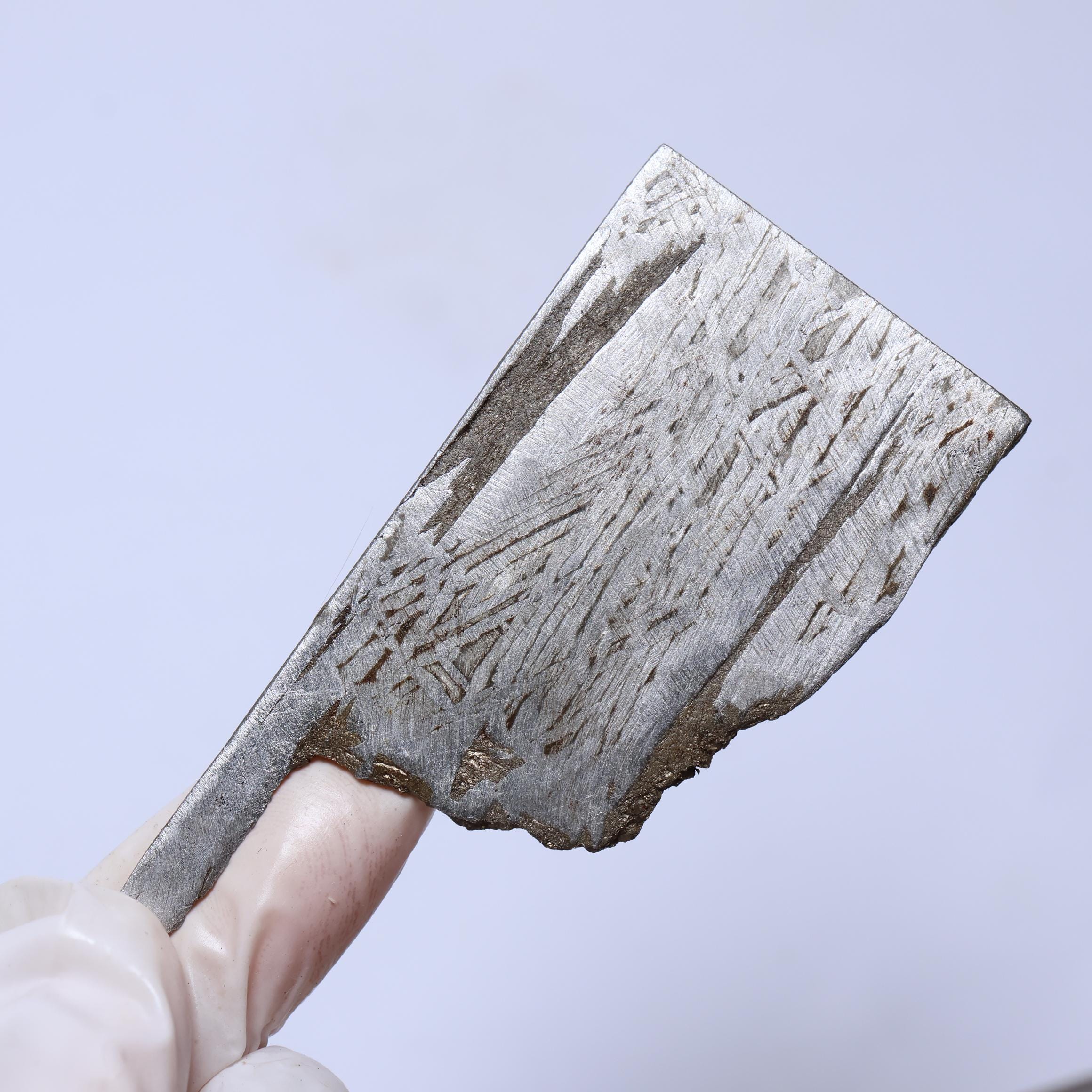 21g ムオニオナルスタ鉄隕石標本: 天然ウェステンデン パターン KC1754