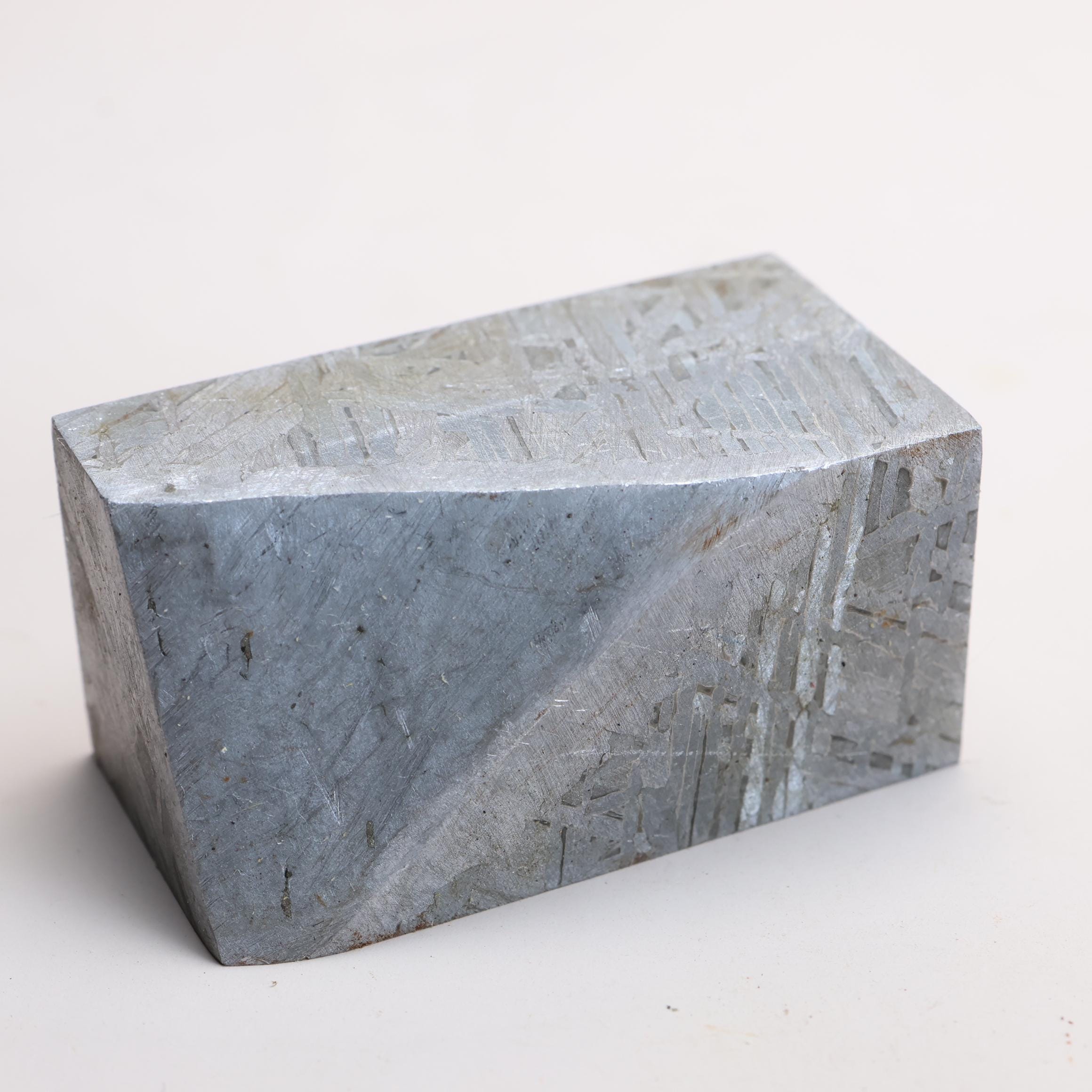 ムオニオナルスタ隕石 標本 124g ムオニオナルスタ鉄隕石標本: 天然ウェステンデン パターン