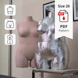 Peut inclure: Deux mannequins de couture, l'un en tissu rose clair et l'autre en matériau métallique argenté, se tiennent côte à côte. Le mannequin rose a des lignes de couture. Une bannière blanche avec le texte "Size 20" et "PDF Pattern" est à droite.