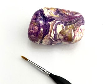 Paint Pour Art Rock - Paint Pour Rocks - Décor violet et or - Cadeau collectionneur de roches - Roches peintes - Art fluide