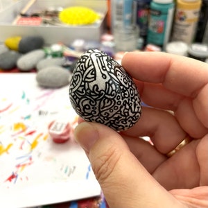 Dangle Art For Rocks Hand Painted Stone Art - Zentangle Doodle Drawing - Rock Art Painting ...