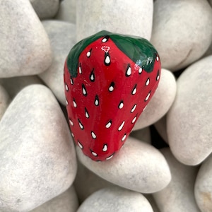 Strawberry Art Rock - Arte rupestre dipinta a mano - Arredamento da giardino - Strawberry Patch Painted Rocks - Bird Deterrent - Fragole Giardino Pietre