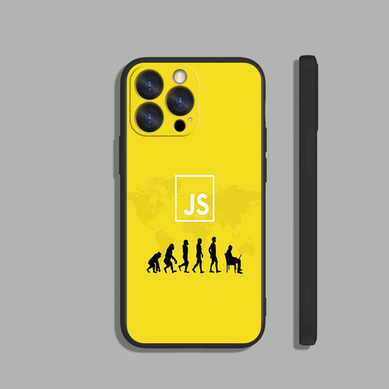 以下が含まれることがあります： 黒いカメラレンズと、ラップトップでコーディングしている人物で終わる人間の進化の黒いシルエットが描かれた黄色のiPhoneケース。ケースの中央には白い正方形の中に「JS」の文字が書かれている。