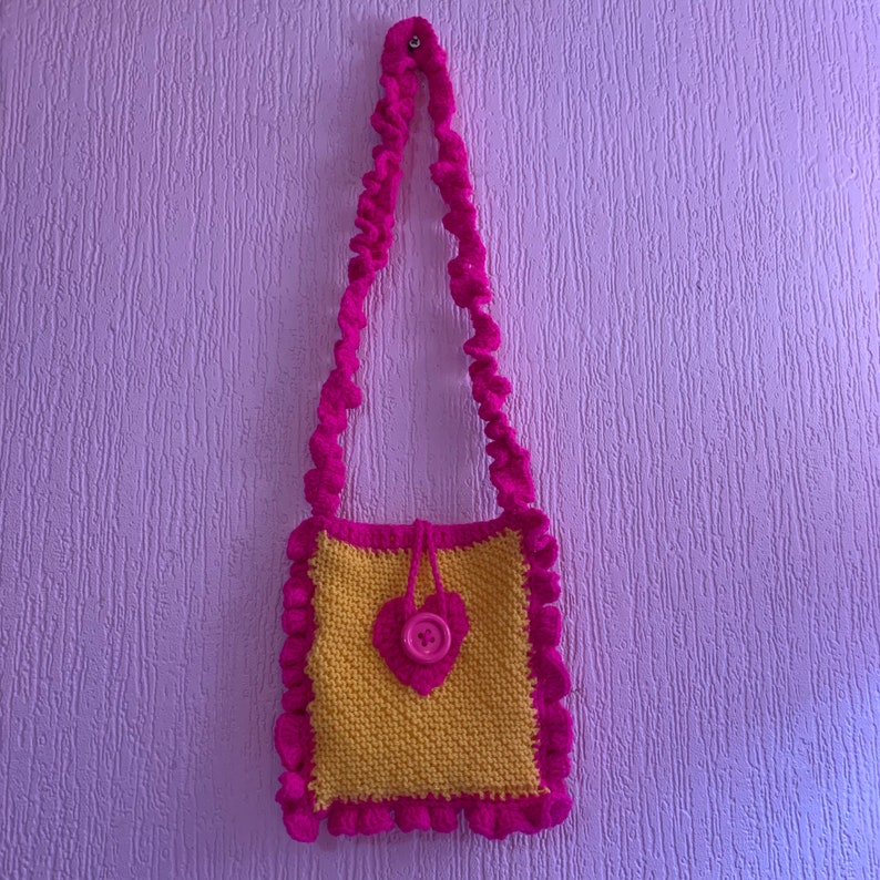 Frilly pouch bag