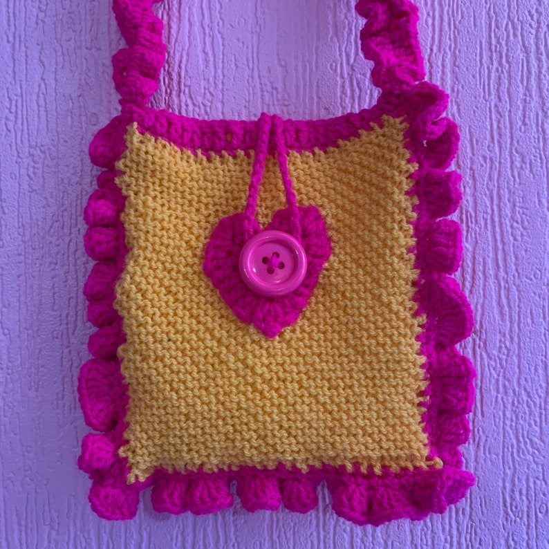 Frilly pouch bag