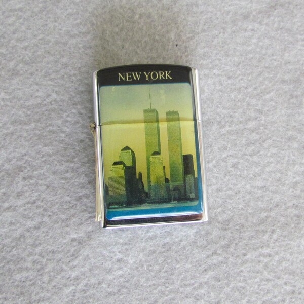 Butan Feuerzeug zeigt die Twin Towers in New York City