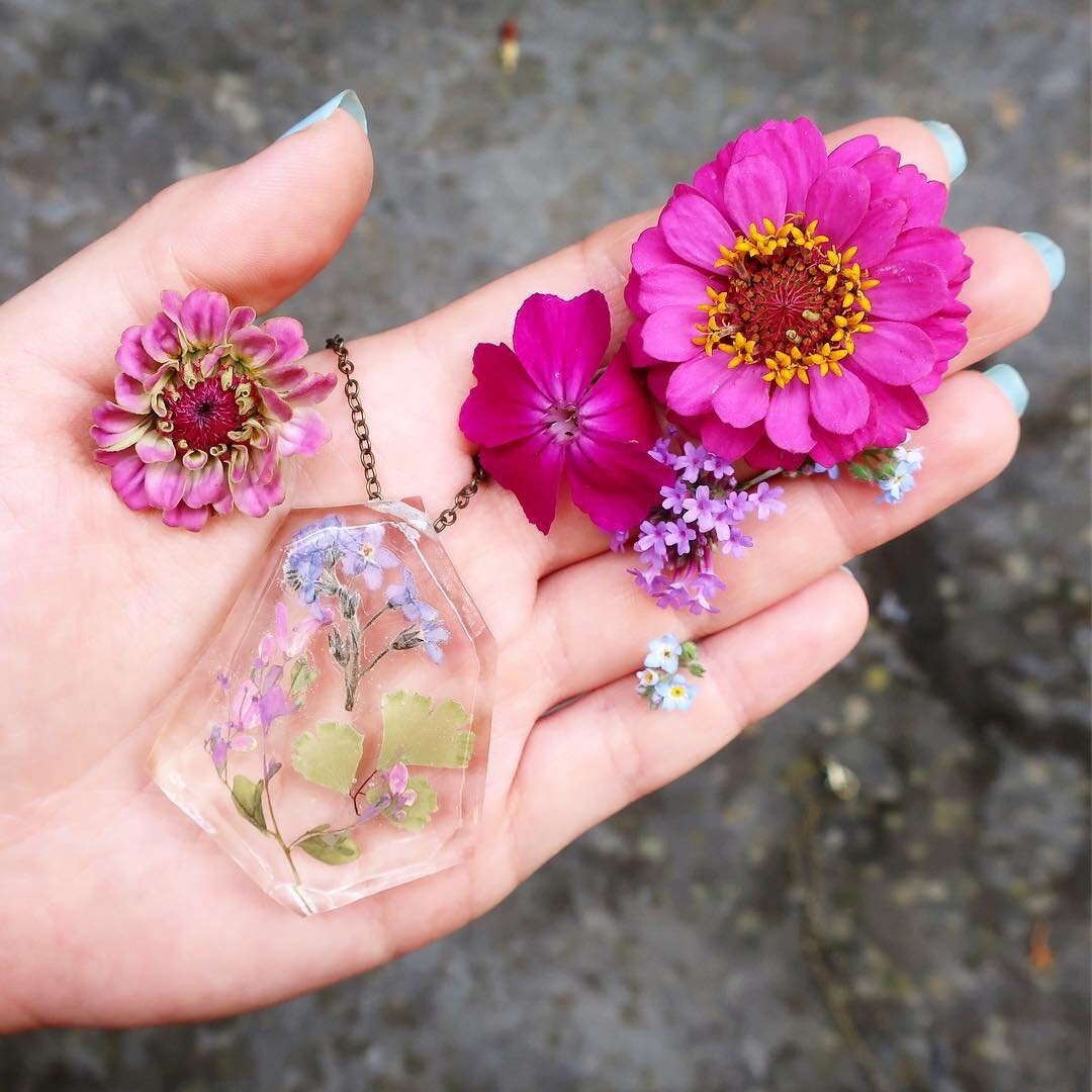 Pressed Flower Resin NecklaceADD 15