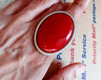 Anillo de plata grueso para mujer, anillos coloridos y llamativos con una gran piedra roja.