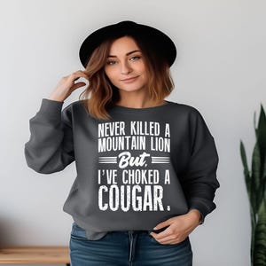 Nunca maté a un puma, pero estrangulé a un puma (PNG), camiseta de caza divertida, diseño de caza para hombres, Svg sarcástico, humor para adultos