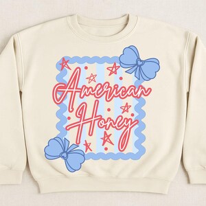 Amerikaanse honing vlag strikken coquette Svg Png, sublimatie, trendy rood wit blauw Svg, voor- en achterkant, Usa Svg, Memorial Day, Fourth Of July Svg