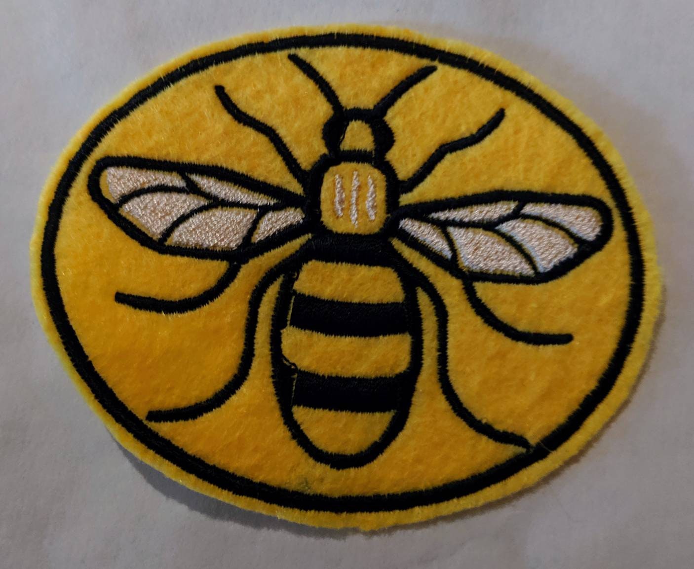 Made In Manchester - Worker Bee Symbol Men's T-Shirt By FatCuckoo - Cotton Crew Neck