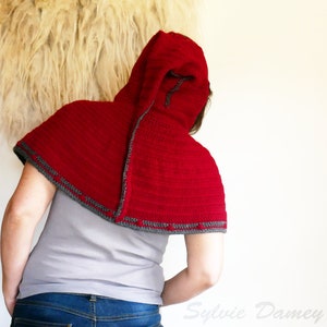 Jehanne hooded capelet - PDF crochet pattern - Long goblin pixie hood capelet / poncho - Permission to sell
