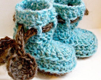 Dancing poppies baby booties -  PDF crochet pattern - newborn to 6 months