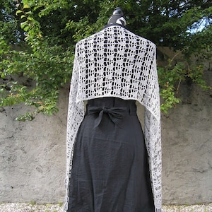 Solidaire stole étole solidaire, crochet pattern in pdf to make a lacy summer stole image 4