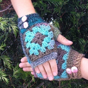 CROCHET PATTERN Granny mitts Tutorial in PDF to crochet granny square fingerless gloves with Noro Silk Garden yarn image 5