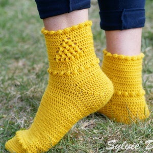 CROCHET PATTERN - Sapin socks - Crochet tutorial to make women's socks or unisex socks - PDF, explained in3 widths