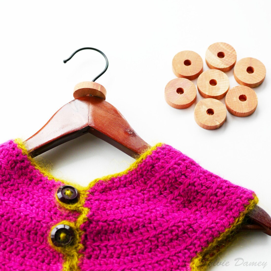 Anneaux en Cèdre Anti-Mites Pour Protéger Vos Lainages - Facile à Installer Directement sur Les Cint