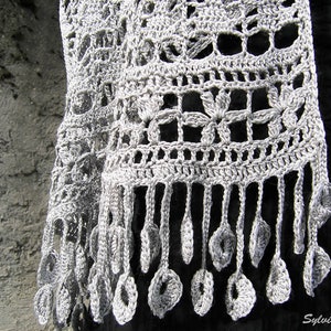 Solidaire stole étole solidaire, crochet pattern in pdf to make a lacy summer stole image 3