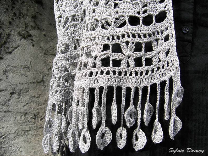 Solidaire stole étole solidaire, crochet pattern in pdf to make a lacy summer stole image 3