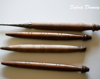 RARE FIND: Lot of 4 Antique french spindles and their metal cap J7 - to spin yarn - vintage from France