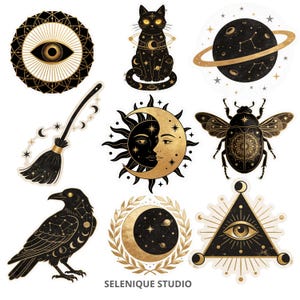 Pu&ograve; includere: Una collezione di adesivi neri e dorati a tema celeste. I disegni includono un gatto, un corvo, un pianeta, un occhio, una luna, un sole e uno scarabeo. Gli adesivi hanno un'estetica mistica e stregonesca.