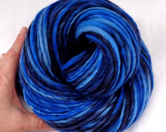 Merino handspun bulky single yarn DEEP SEA II, rich blue black knitting wool, chunky weaving, felting, for hairfalls, 100g/95m, 3.5oz/106yds