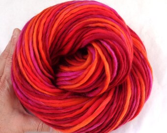 Bulky handspun merino single yarn LAVA II, red orange pink knitting wool, chunky weaving, felting, for hairfalls, 100g/95m, 3.5oz/106yds