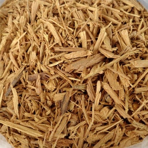 Fustic natural plant dye for hand dyeing, wool yarn silk plant fiber, yellow dye chipped bark, maclura tinctoria, 3.5oz, 100g