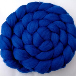Royal Blue merino combed wool 20 micron, dyed spinning fiber, unspun felting wool for dreads and chunky weaving 3.5oz/100g, (144Euro/kg)