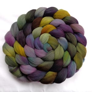 Handgeverfde rambouilletwol roving 100 g/3,5 oz - 21 micron - blauwe, groene, paarse vezelvlecht
