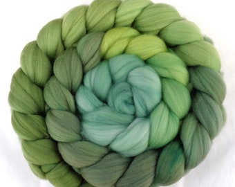 150g/ 5.3oz superwash 18 micron merino hand dyed spinning fiber gradient green shades fractal combed wool tops, roving unspun weaving  fiber