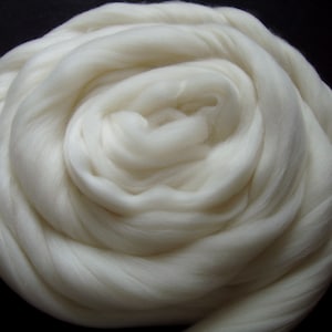 Milk white 16 micron merino wool roving, luxury spinning fiber, unspun wool for nuno felting/chunky weaving/hand dyeing, gift, 1.8oz/50g