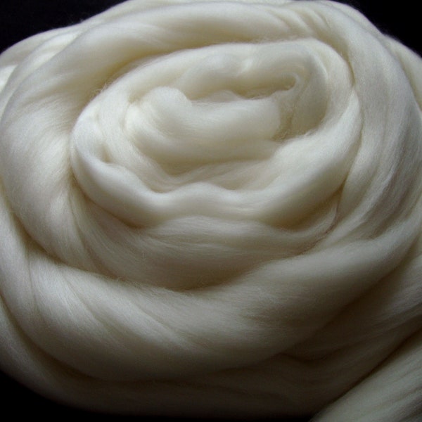 Milk white 16 micron merino wool roving luxury spinning fiber unspun wool combed top for nuno felting chunky weaving hand dyeing,1.8oz/50g