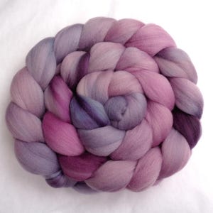 Combed merino fiber 16 micron hand dyed pale purple blue pink 100g (3.5oz), spinning wool, gift, roving for nuno felting, chunky weaving