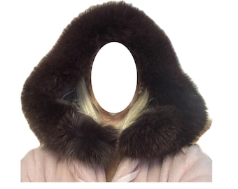 Cappuccio con bordo in pelliccia, chiusura a zip, vera pelliccia
