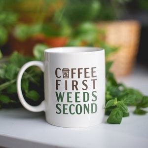 This ceramic gardening mug is perfect for a gardener who loves coffee, making it a thoughtful gift for gardener friends and plant lovers!