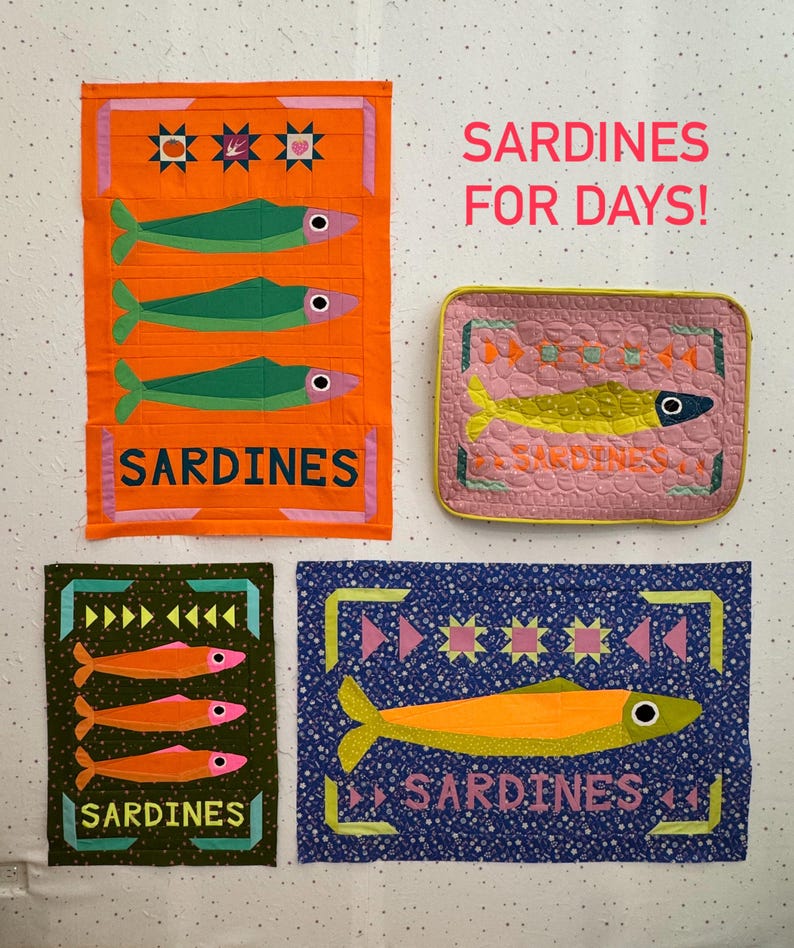 Puede incluir: Una colecci&oacute;n de coloridas obras de arte acolchadas con tem&aacute;tica de sardinas. Las piezas presentan dise&ntilde;os de peces en varios colores, incluyendo verde, naranja y amarillo, con la palabra "Sardinas" prominentemente mostrada. El texto "Sardines for Days!" tambi&eacute;n es visible.