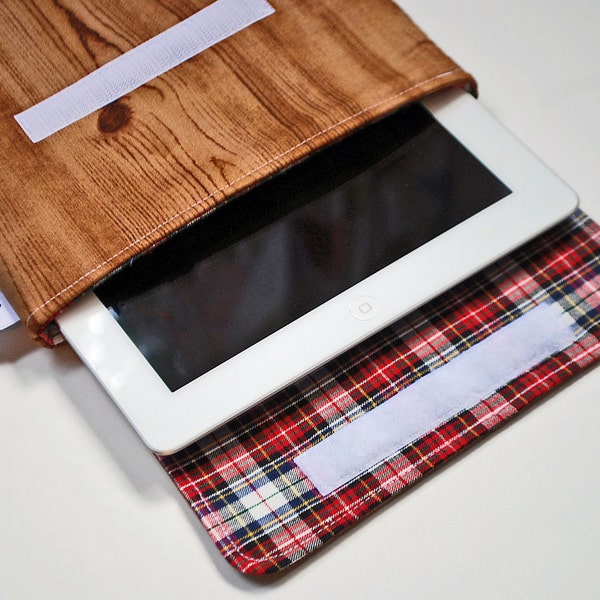 Ipad cover / Ipad sleeve / Ipad case / padded bag for tablets / net books--- Woodgrain and plaid