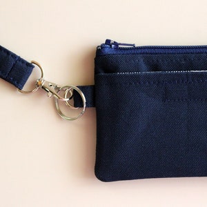 Cartera minimalista de lona orgánica en color azul marino: portadocumentos o billetera de pulsera: ideas de regalos para él o para ella
